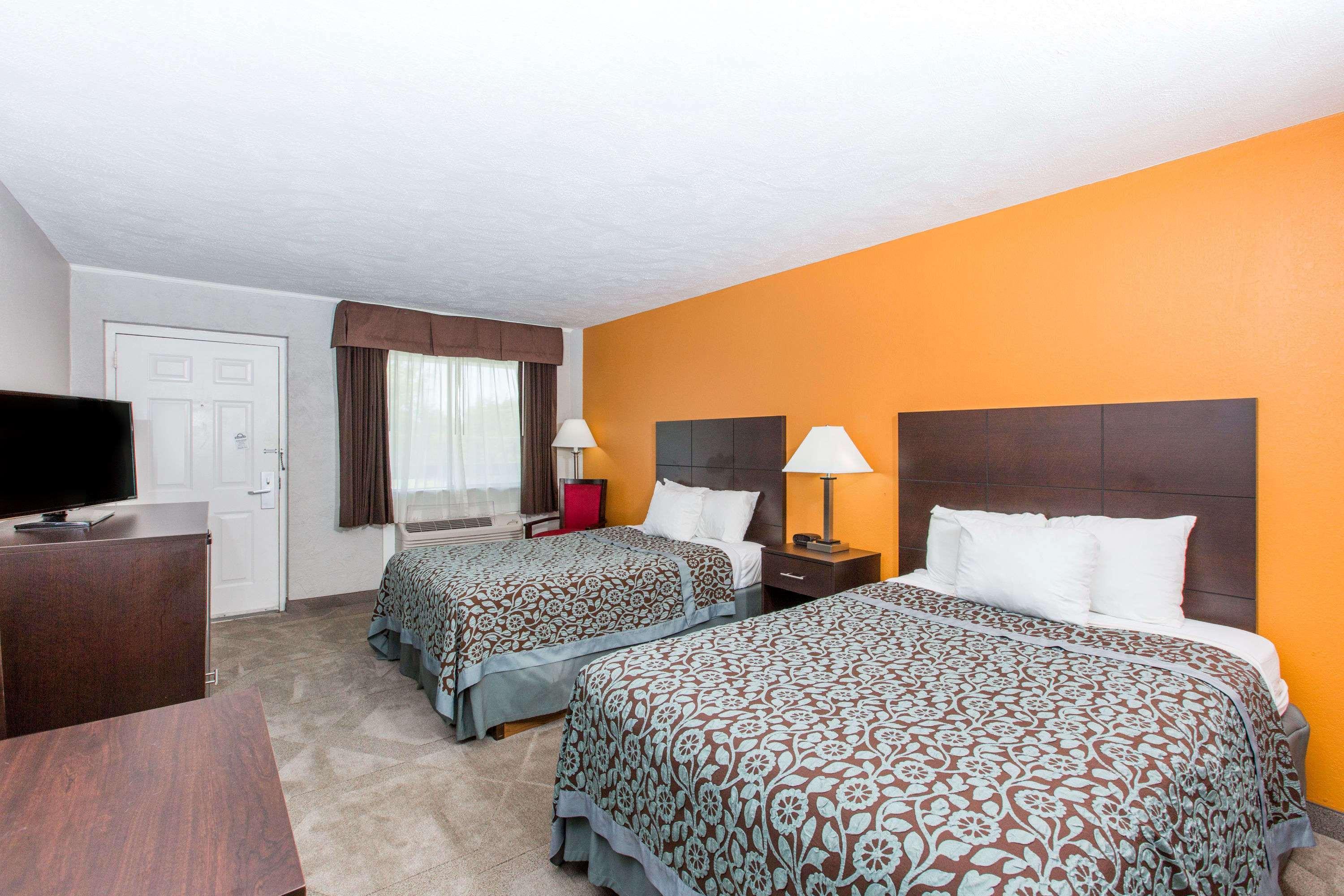 Days Inn By Wyndham Hays Exterior photo