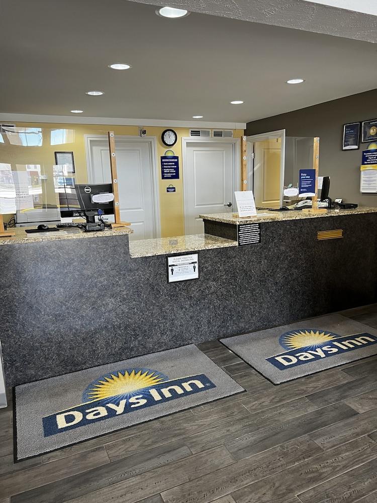 Days Inn By Wyndham Hays Exterior photo