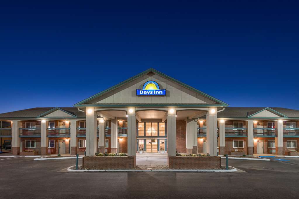 Days Inn By Wyndham Hays Exterior photo